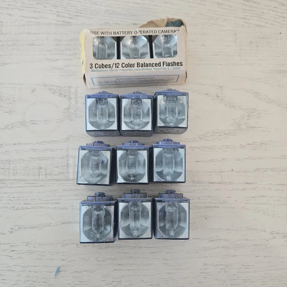 Lot of 12 Vintage Westinghouse Flash CubesI am selling 